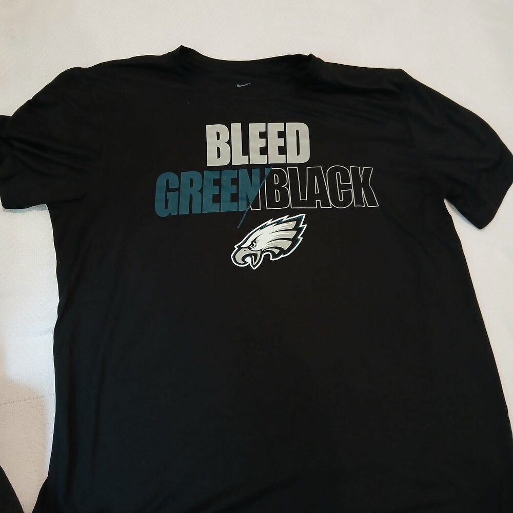 NWOT   NIKE LARGE DRI-FIT PHILADELPHIA EAGLES T-SHIRT